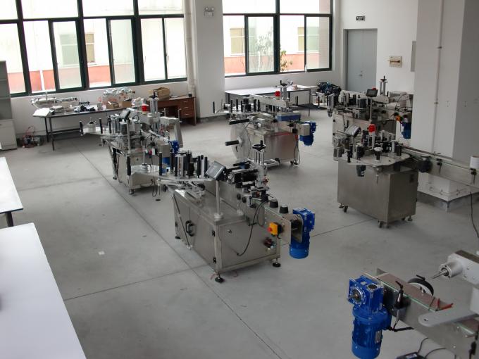 زيت هيدروليكي عالي السرعة مزدوج الجانب آلة وسم الملصقات