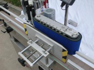 آلة وضع العلامات على الزجاجات المستديرة الأوتوماتيكية للغراء غير الجاف ، آلة وضع العلامات على العبوات الخشبية / التصدير من أجل CE