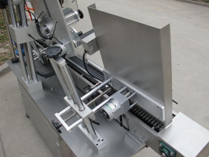 آلة لصق ملصقات العلب المستديرة الصغيرة عالية السرعة ، آلة ملصق تسمية الزجاجة السوداء لمستحضرات التجميل