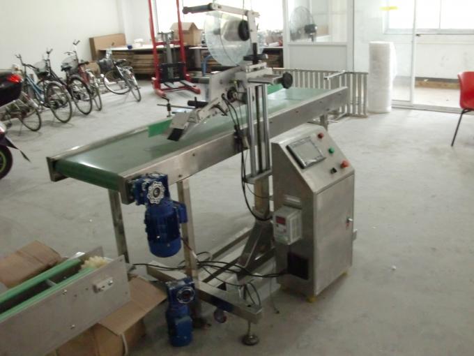 الجدول الأعلى ذاتية اللصق اللاصق ذو السطح المسطح قضيب التسمية مع كائنات تغذية آلة الترحيل