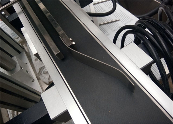 آلة وضع العلامات العلوية الأوتوماتيكية للزجاجة / الجرة / الحاوية