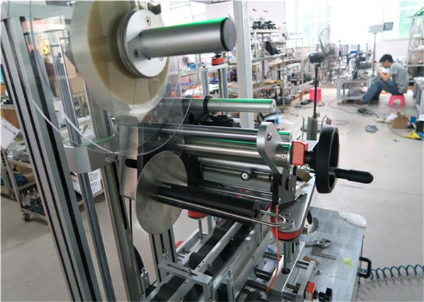 أعلى آلة وضع العلامات الأوتوماتيكية آلة وضع الملصقات السطحية المسطحة مع ناقل / أعلى معدات وضع العلامات