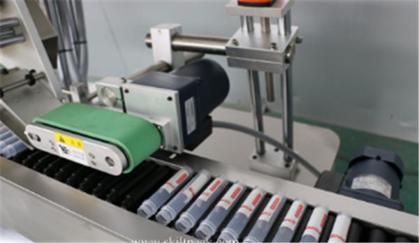 آلة وضع العلامات على الملصقات بمحرك مؤازر أنبوب أمبولة Sitkcer الأوتوماتيكي