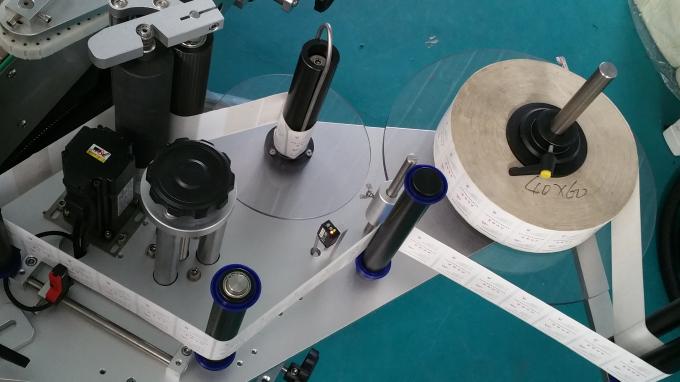 25kg جرة مربعة زجاجة ملصق قضيب آلة ، آلة وضع العلامات مع زجاجات تغذية سرعة مستقرة