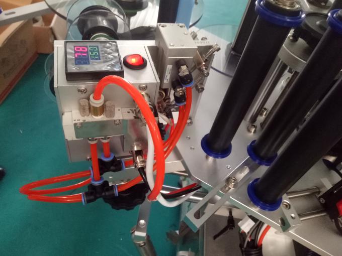 آلة لصق الملصقات ثلاثية أو مزدوجة الجانب مع آلة الترميز