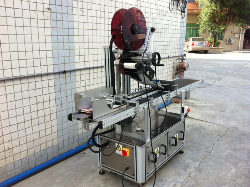 الصين آلة وضع العلامات على محرك كهربائي ، مورد آلة لصق ملصقات ذاتية اللصق