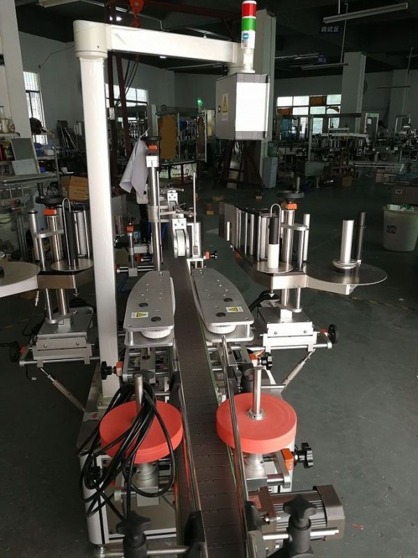 آلة لصق الملصقات الأوتوماتيكية المزدوجة الجانبية للشامبو والزجاجات المسطحة